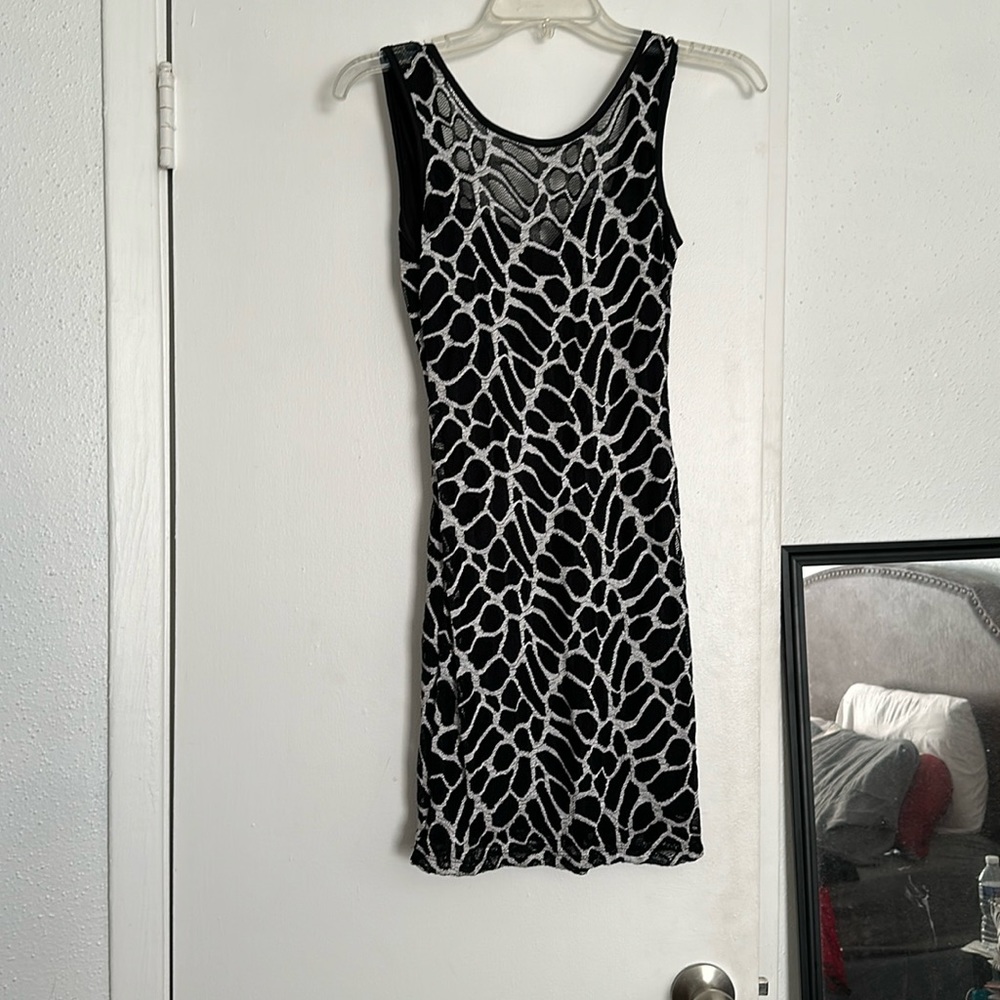 Pretty black and white dress